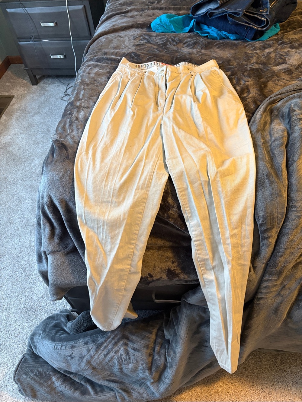 Pivot rules golf  Pleated Tapered Trousers